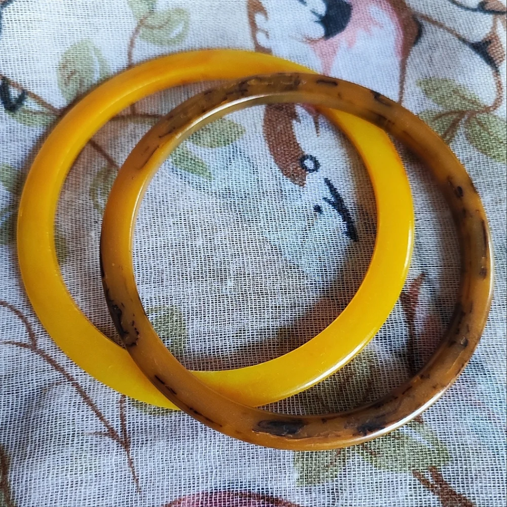 Pair Of 2 Plastic Yellow Marbled Faux Tortoise Lucite Vintage Bangle Bracelets